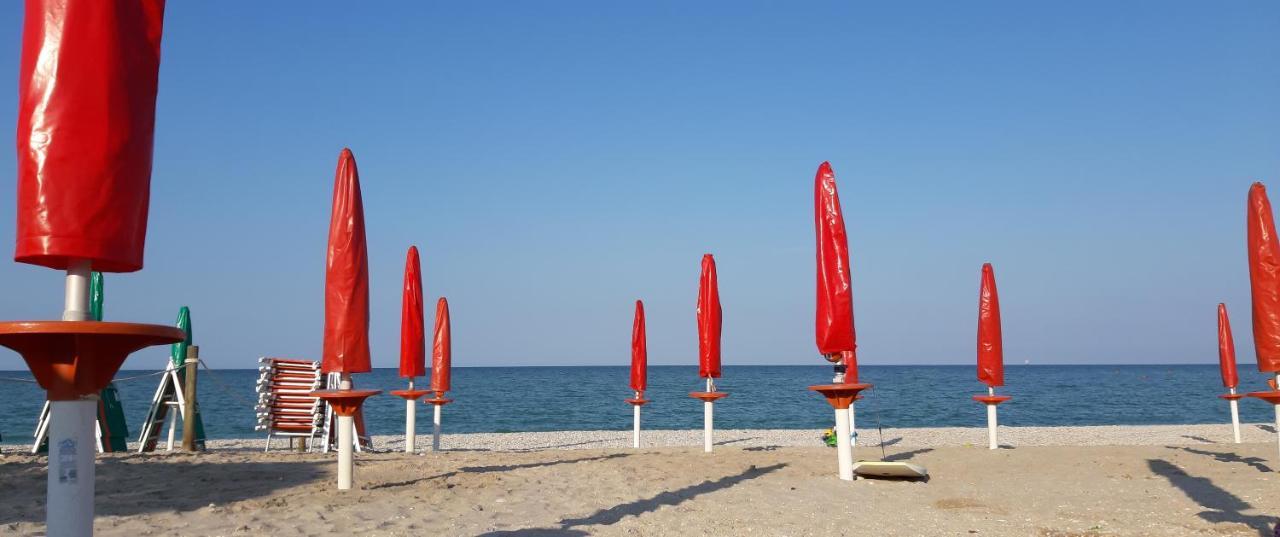 Апартаменти Voglia Di Mare... Holidays On The Beach Порто-Сант'Ельпідіо Екстер'єр фото